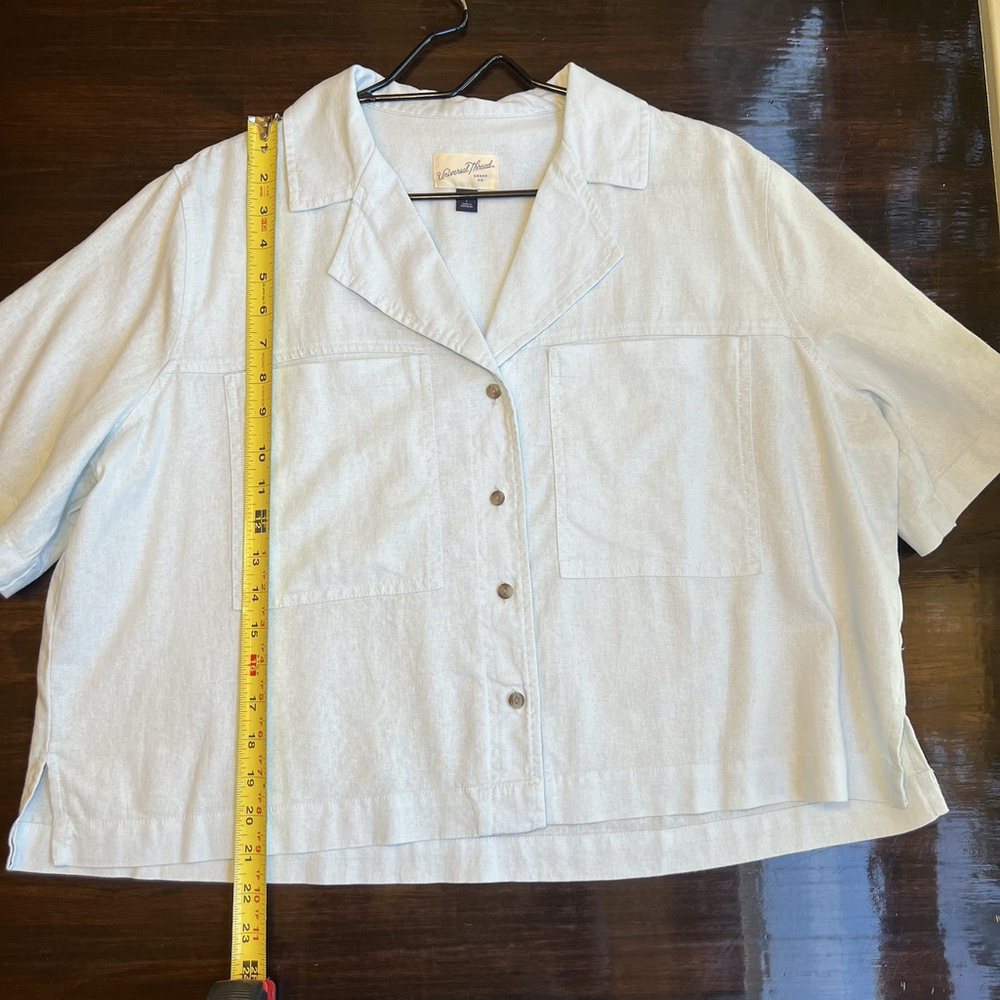 Universal Thread Women's Top Size Large Light Blue Cropped Box Button Up Pockets - Picture 7 of 10